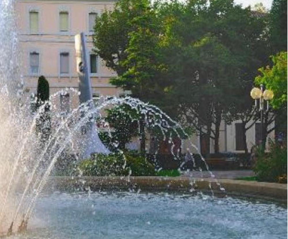 La Taman Au Centre De Salon-de-Provence